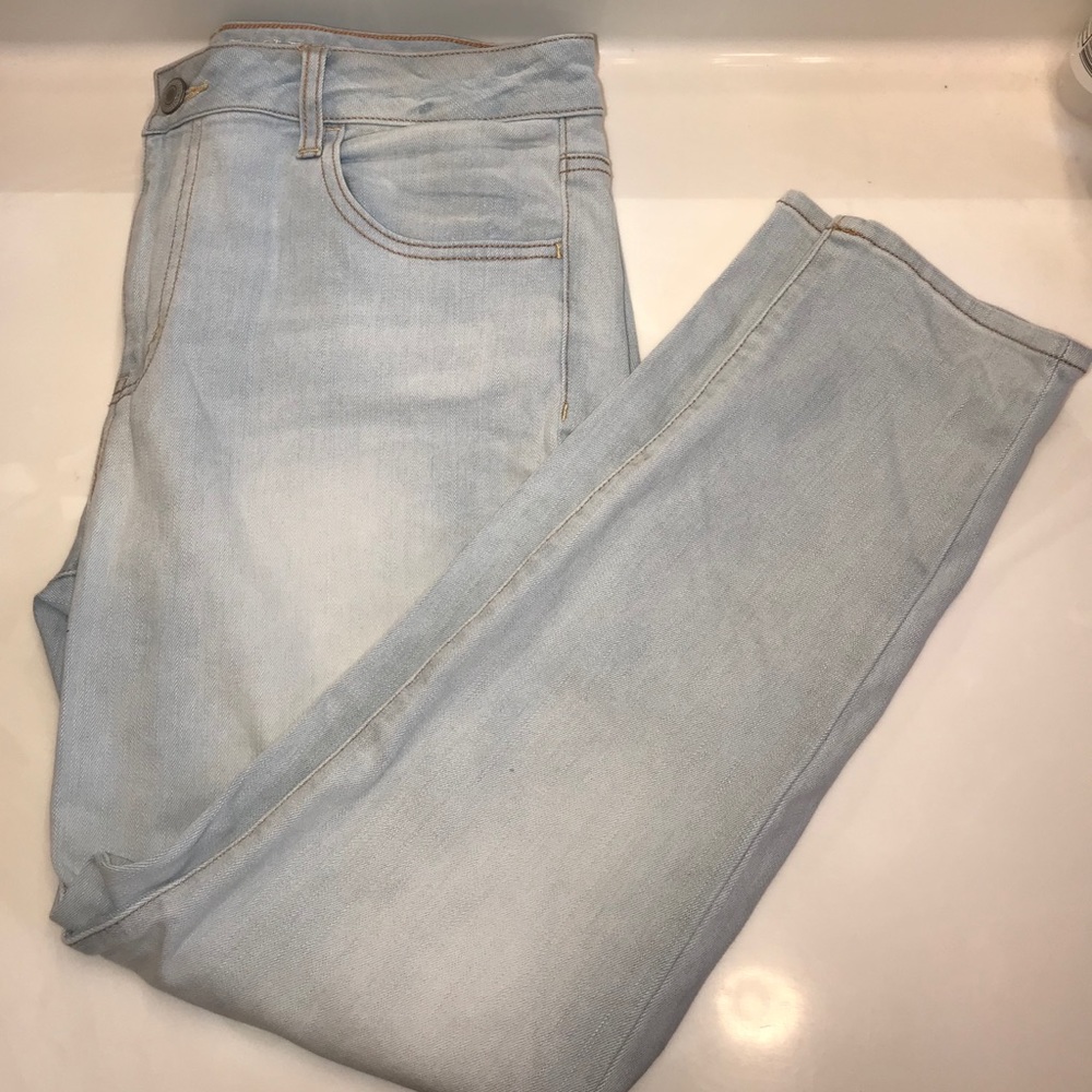 American Eagle Light Wash Short Jeans NWOT Sz 16
